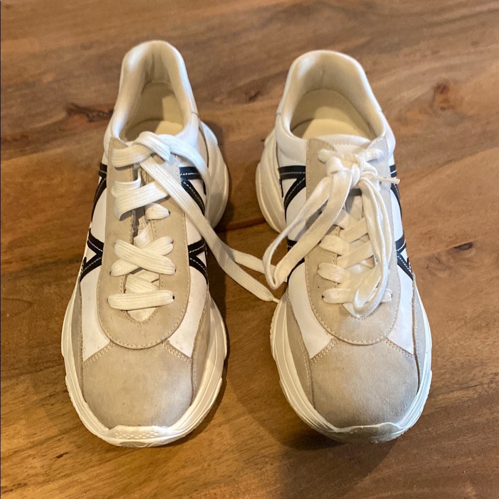 A.A Logo Sneaker 957